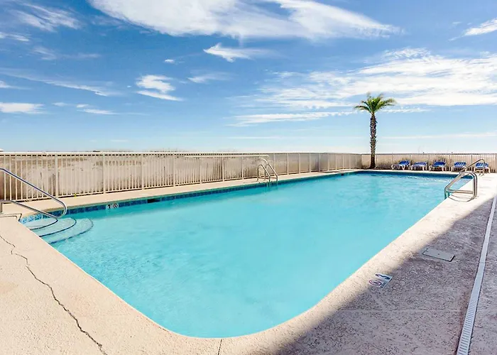 Comfortable Gulf-front With Pool Hot Tub Washer Dryer & Ac Holiday home *