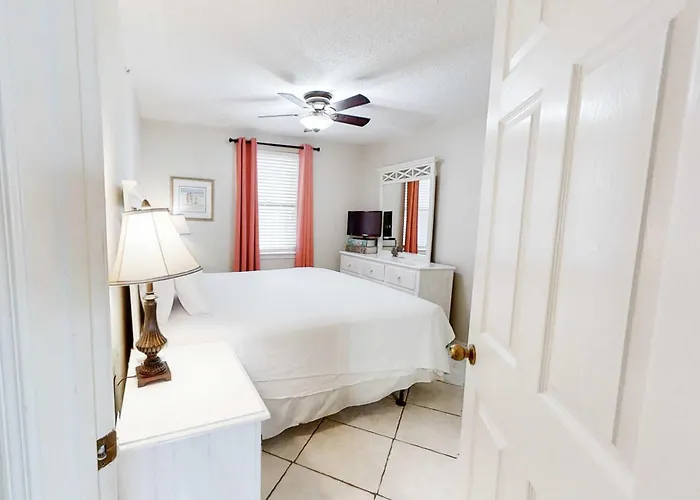 Comfortable Gulf-front With Pool Hot Tub Washer Dryer & Ac *