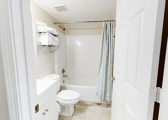 Comfortable Gulf-front With Pool Hot Tub Washer Dryer & Ac Holiday home