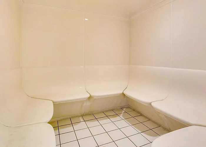 Comfortable Gulf-front With Pool Hot Tub Washer Dryer & Ac Holiday home Gulf Shores